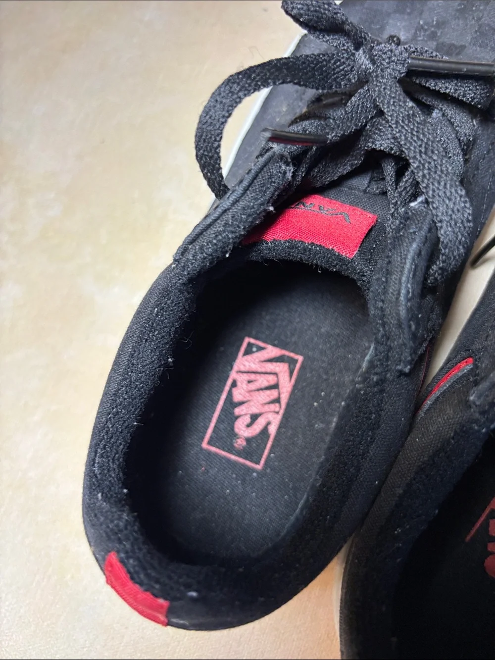 Vans Kids Seldan Black and Red Checkerboard Sneakers, skate shoes, size 4 Youth